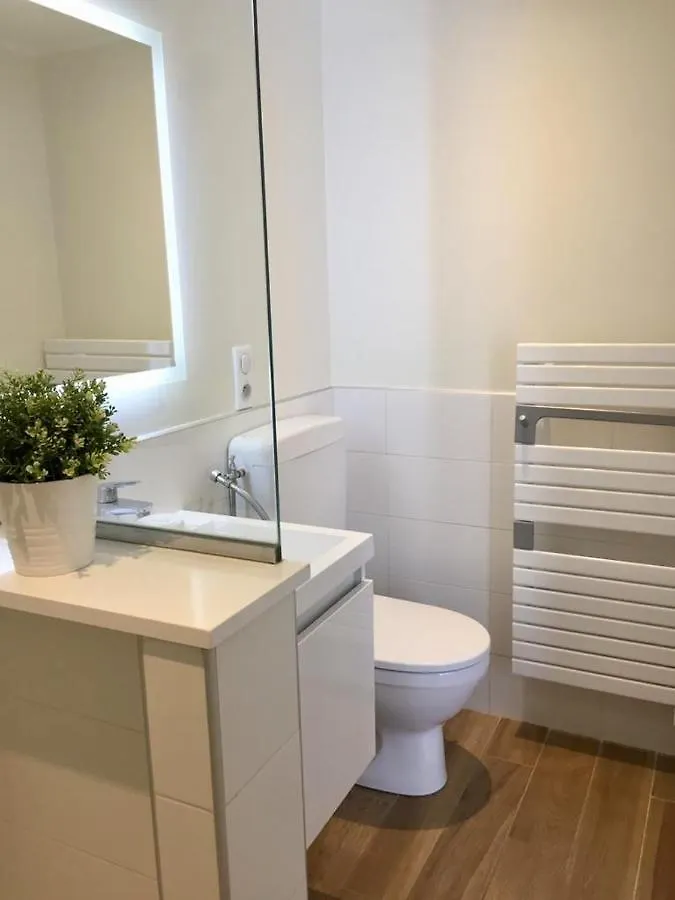Apartment Villa D Exception Avec Terrasse, Jacuzzi, Vue Mer, Parking, En Plein Coeur Du Village De Eze France