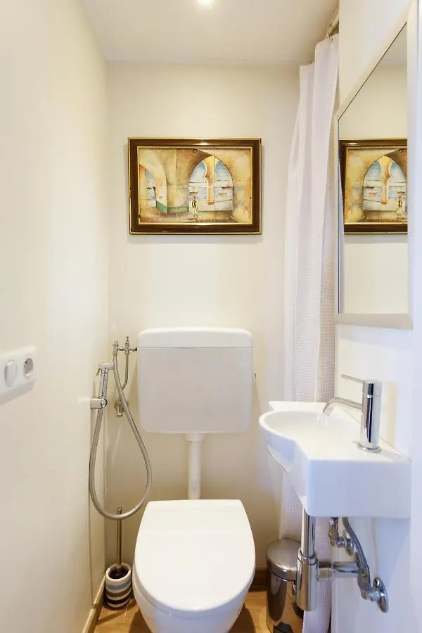 Apartment Villa D Exception Avec Terrasse, Jacuzzi, Vue Mer, Parking, En Plein Coeur Du Village De Eze